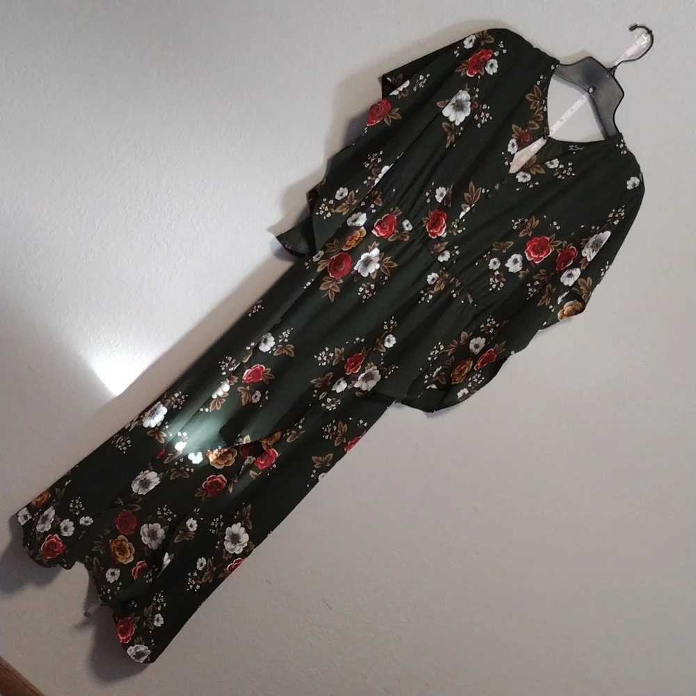 SIMPLEE FLORAL DRESS - Picture 2 of 11